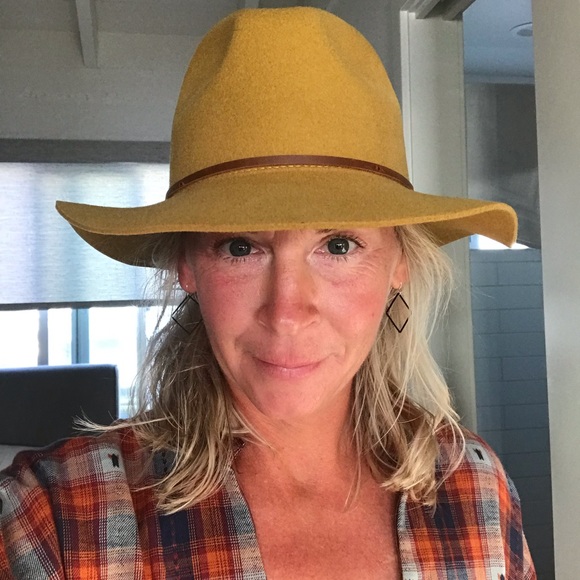 Meet your Posher, Elaine - Picture 1 of 1